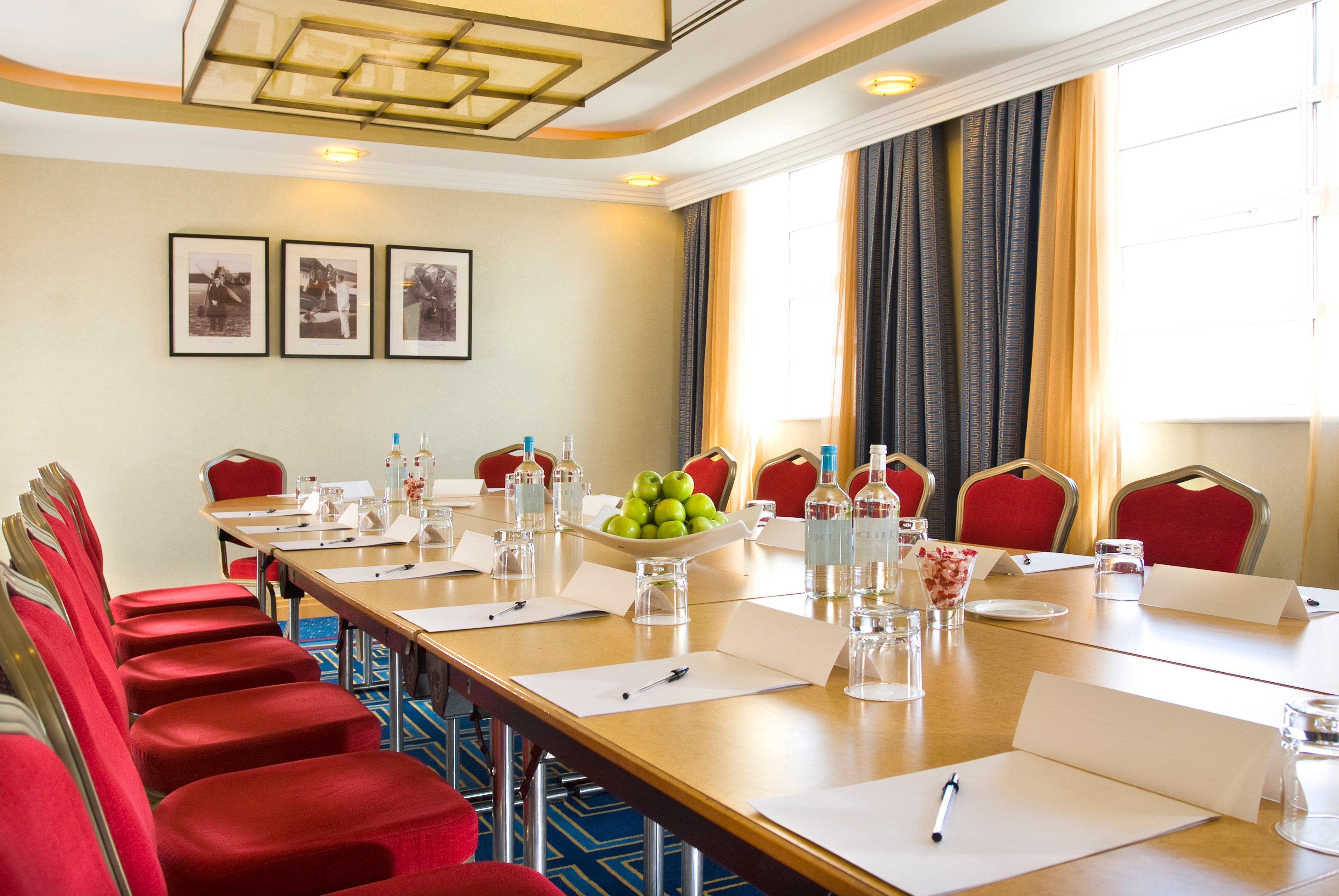 Crowne Plaza Liverpool - John Lennon Airport By Ihg Ngoại thất bức ảnh